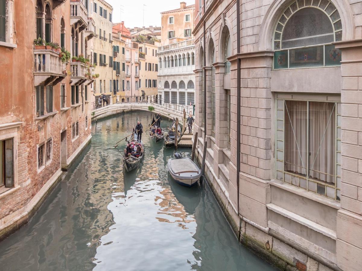 Апартаменты San Marco Square With Canal View By Wonderful Italy Венеция Экстерьер фото