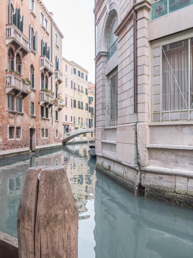 Апартаменты San Marco Square With Canal View By Wonderful Italy Венеция Экстерьер фото